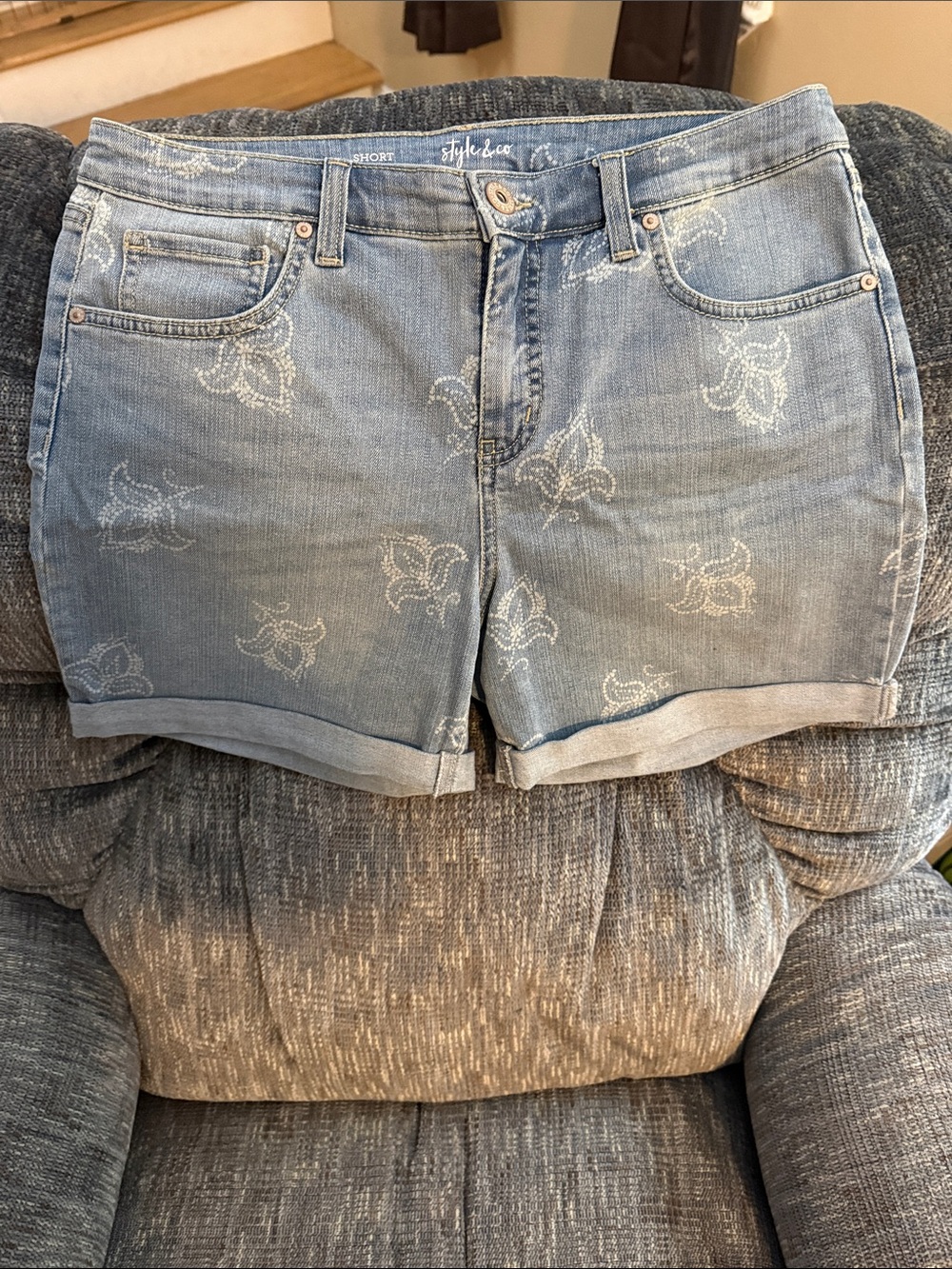 Style & Co. Paisley Embroidered Cuffed Denim Shorts Light Wash - Size 10